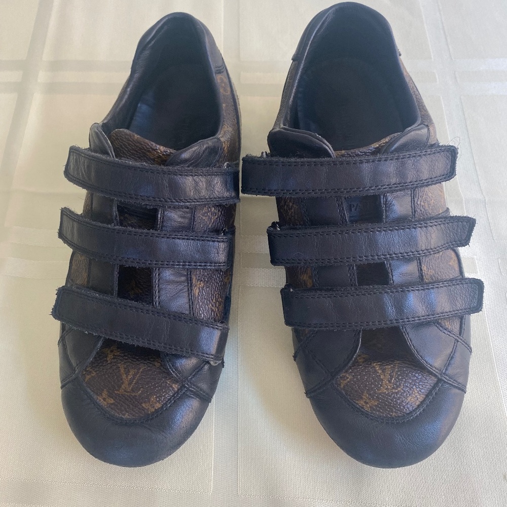 Authentic Louis Vuitton Size 30 Kids shoes - needs repair